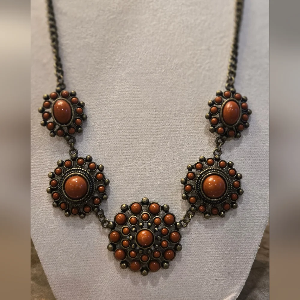 Fashion necklace ✨️  ✨️ - Picture 2 of 3